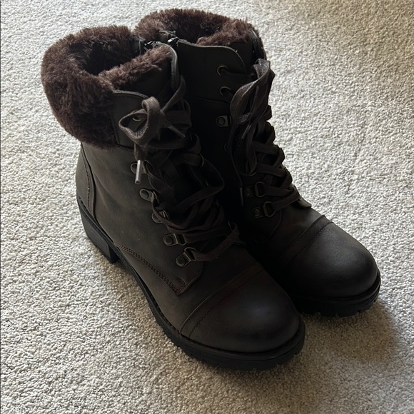 Shoes - Women's Brown Fur-Lined‎ Boots